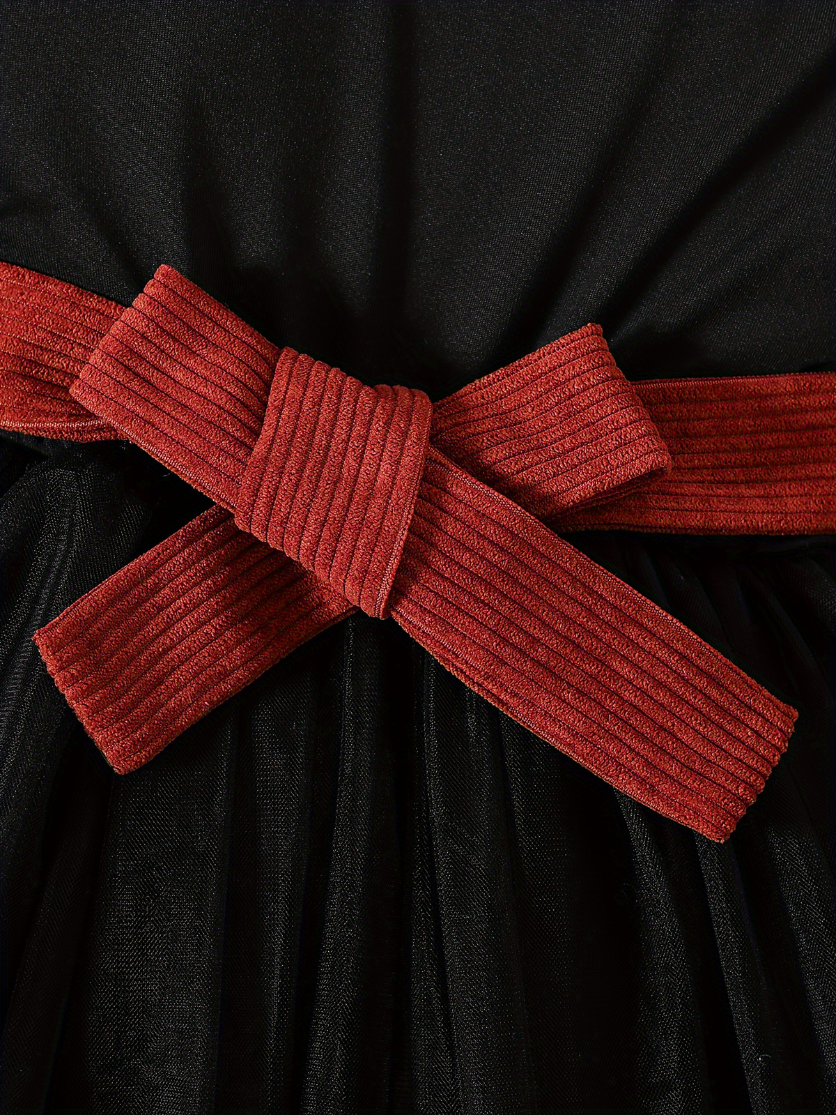 Ensemble Autumn rouge brique et noir - détail de la ceinture